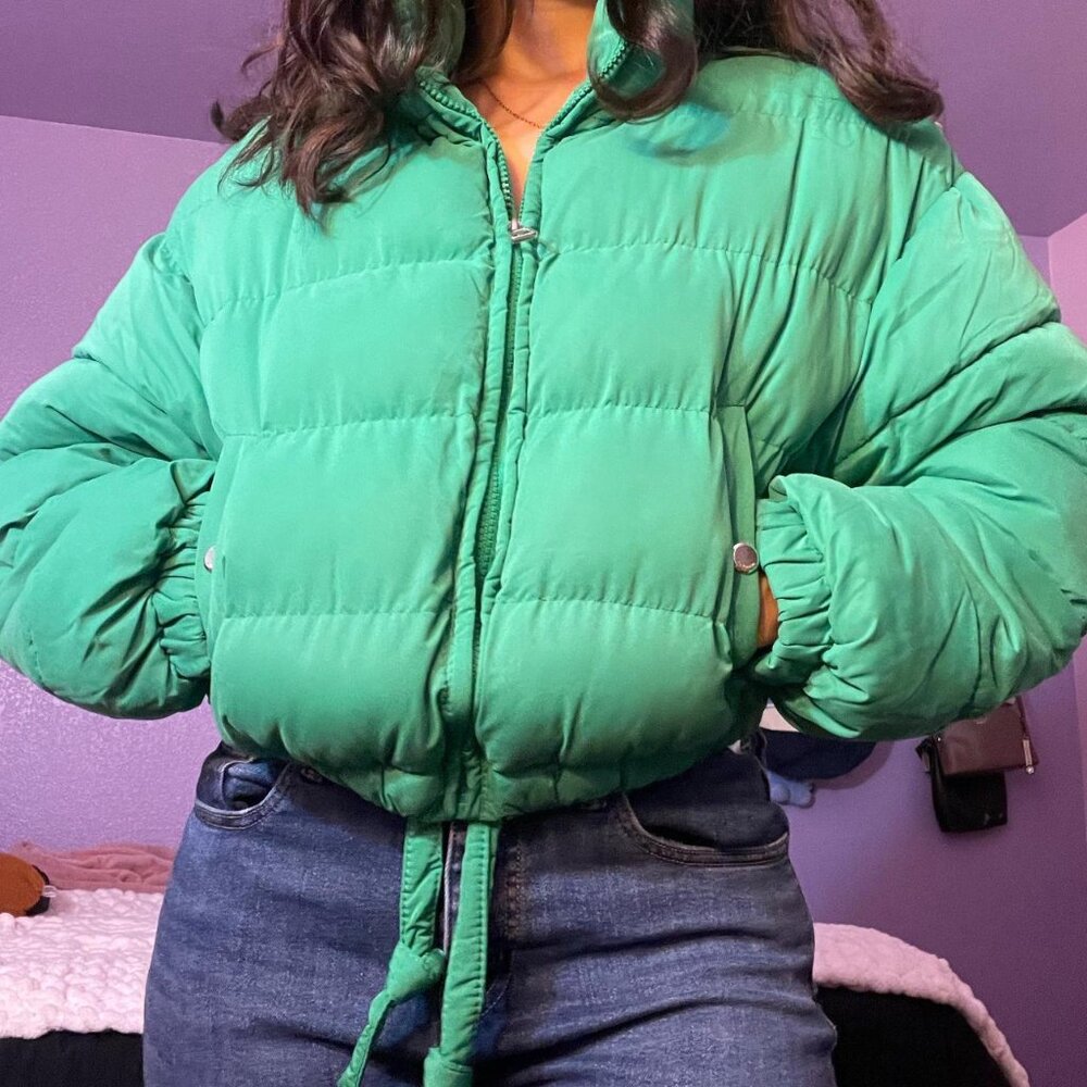 crop green puffer jacket, size S/M, perfect for fall and winter🧋💛